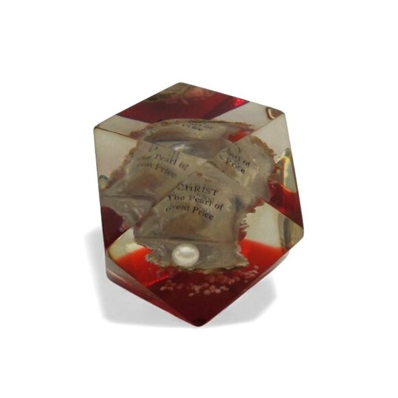 CHRISTIAN PAPERWEIGHT Shell with Pearl Red and Clear Lucite Vintage - Picture 10 of 10